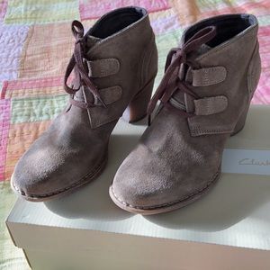 Clarks Unstructured Carleta Lyon Suede 